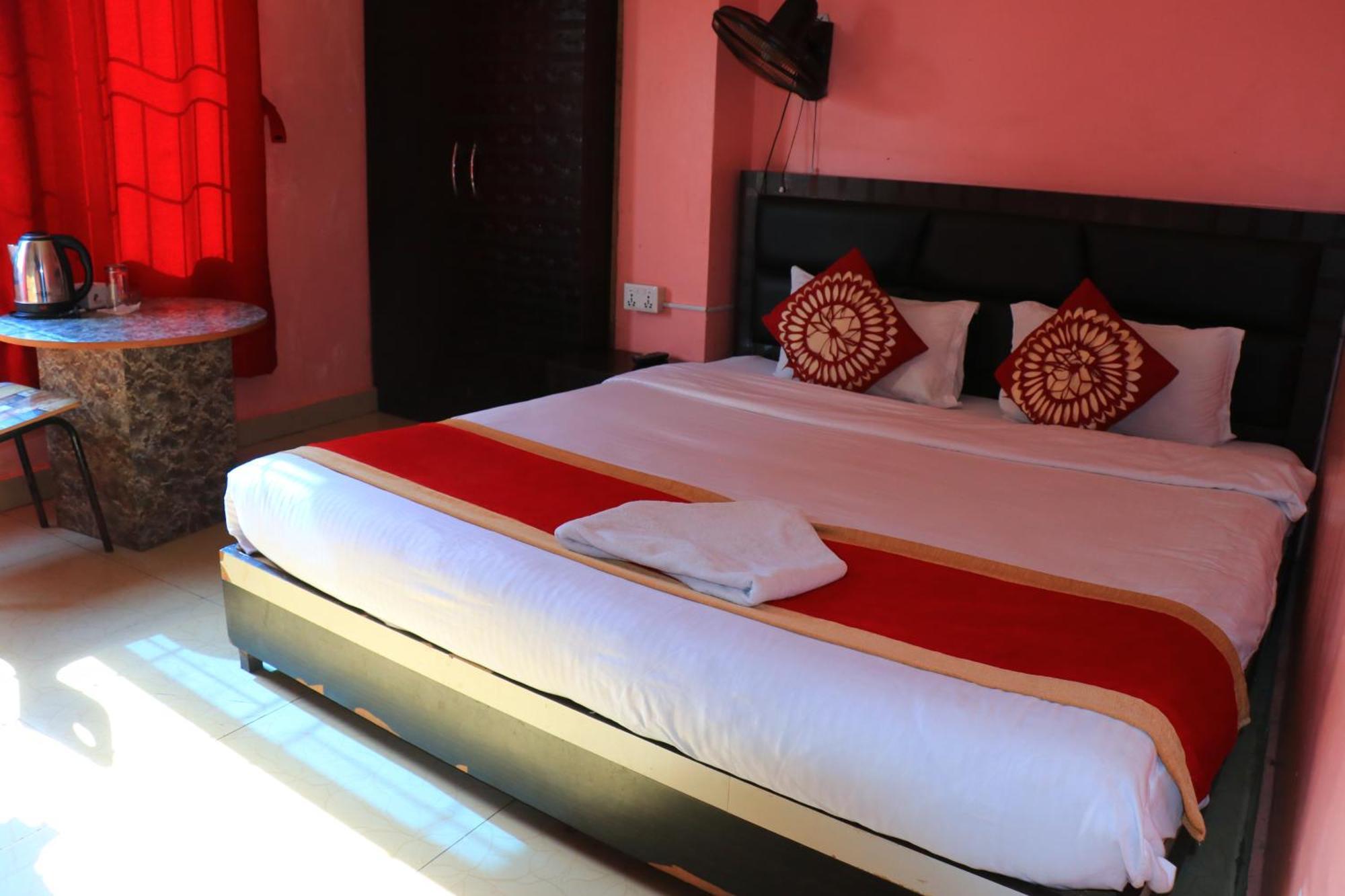 Hotel Megha Heritage Surkhet Екстер'єр фото