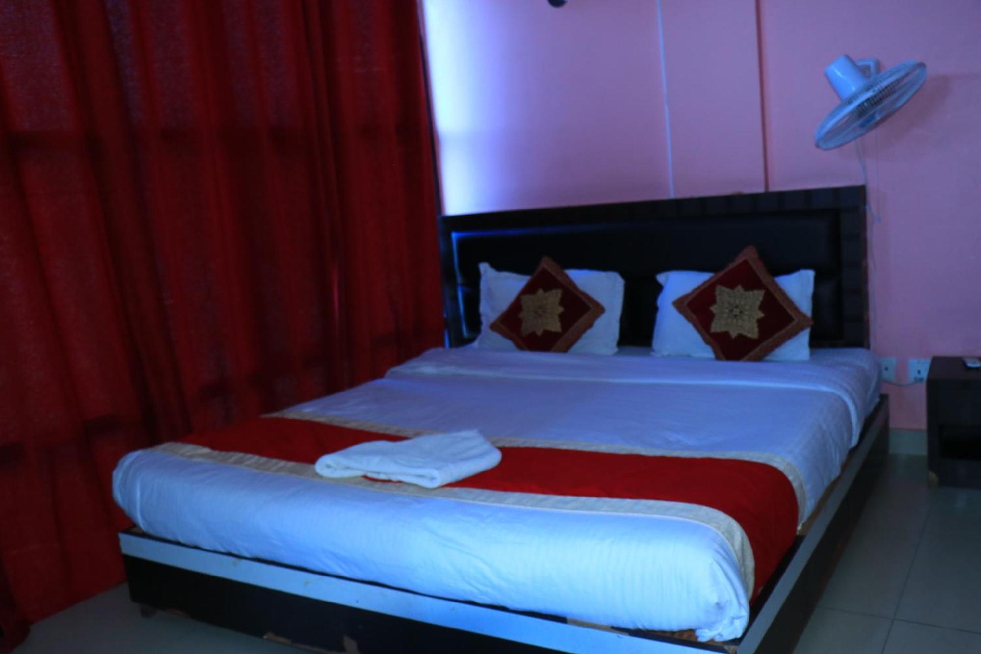 Hotel Megha Heritage Surkhet Екстер'єр фото