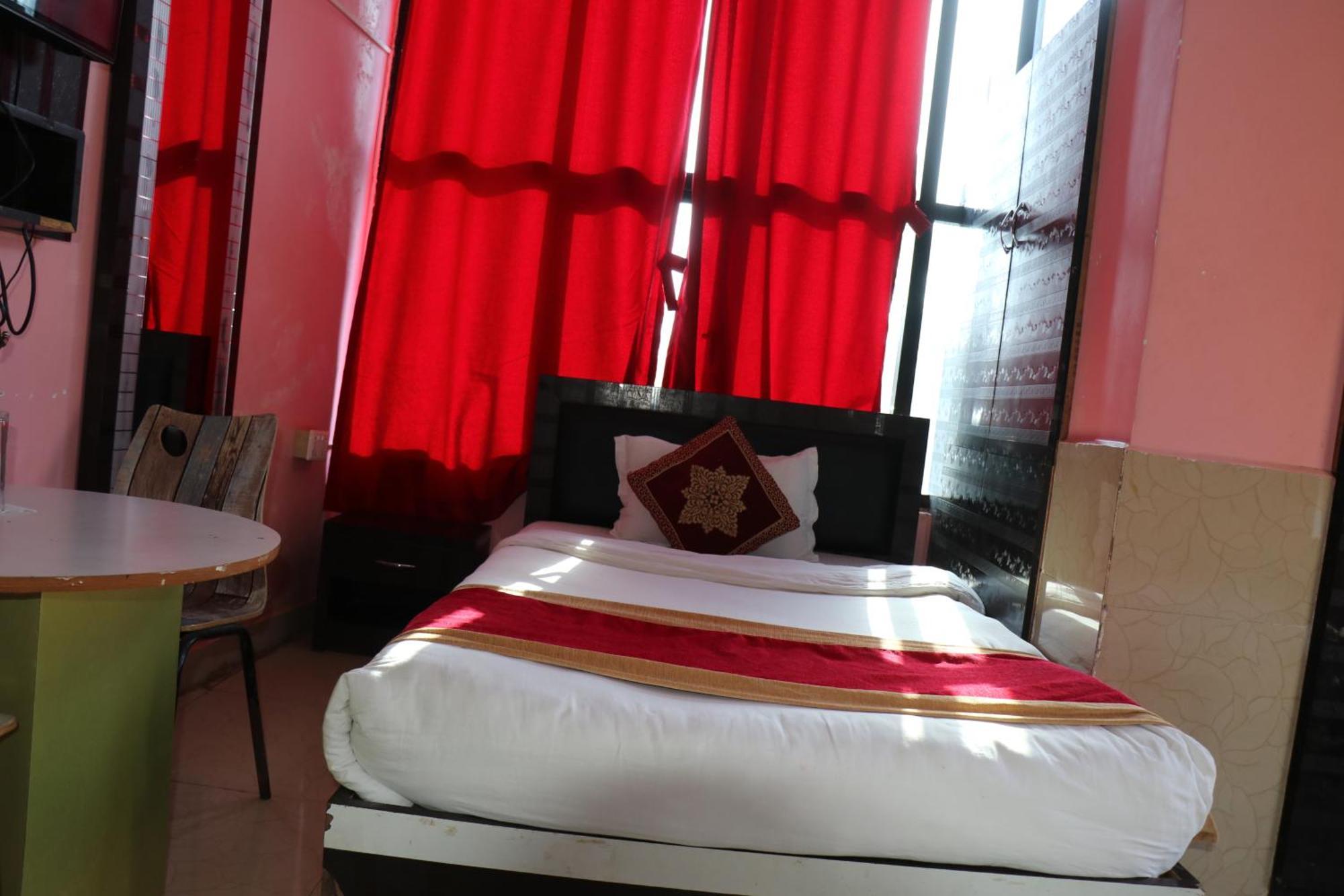 Hotel Megha Heritage Surkhet Екстер'єр фото